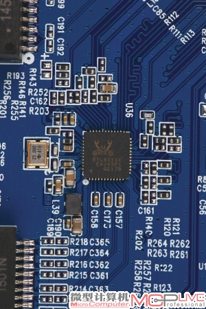 经典的瑞昱RTL8211E网络控制芯片，提供千兆有线网络连接能力。
